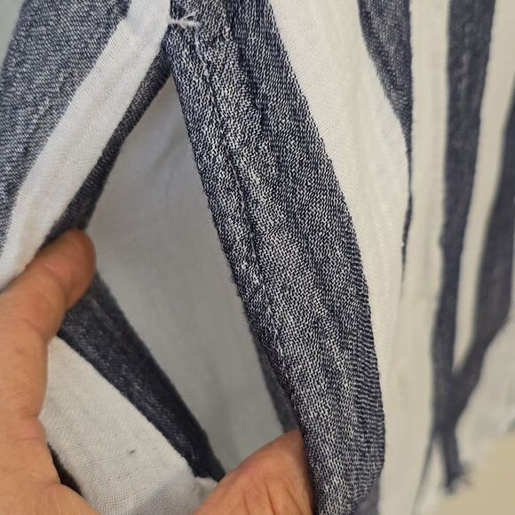 Cloth & Stone Striped Sleeveless Button Down - Size M - Picture 3 of 8
